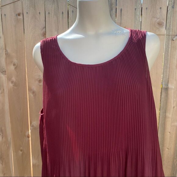 Torrid Burgundy Pleated Tank Chiffon Swing Blouse 1X - Picture 6 of 11